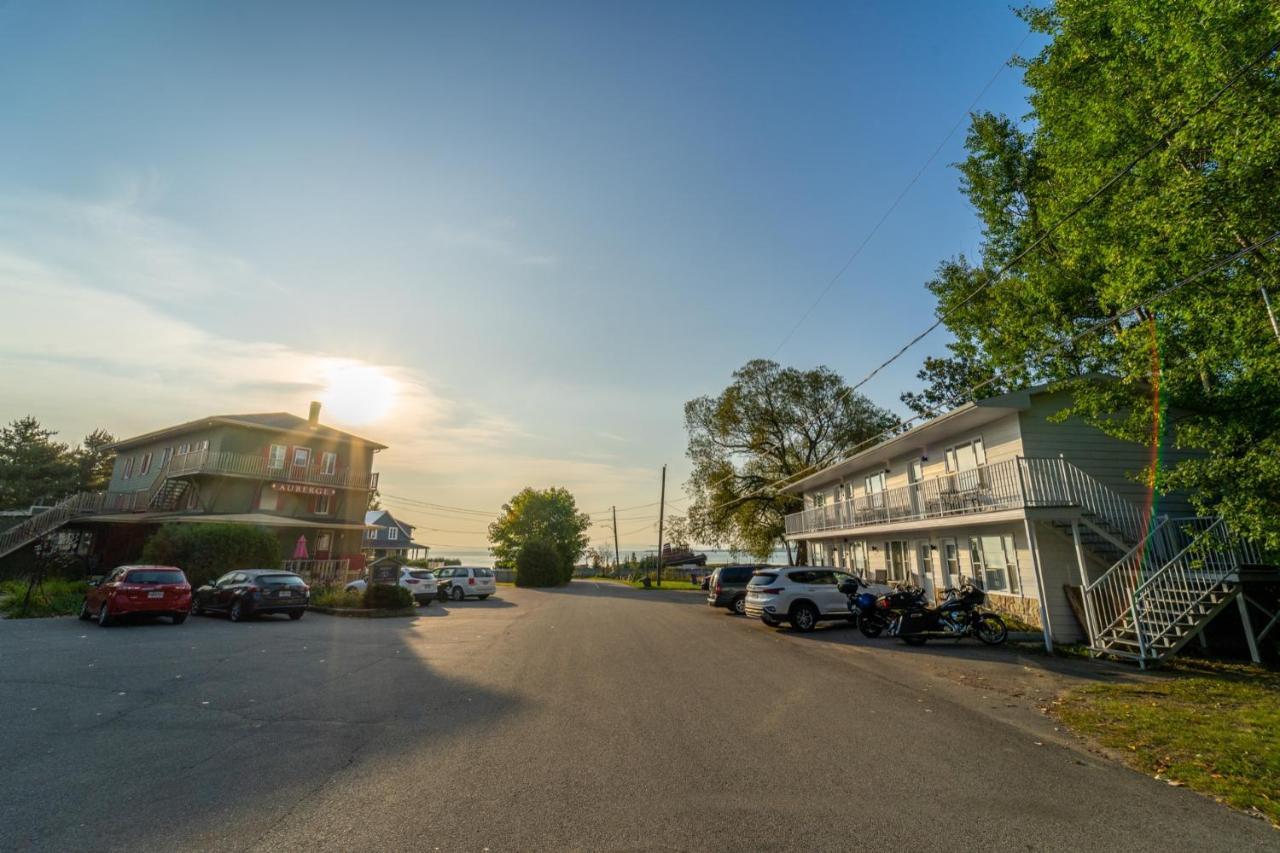 Auberge de la rive de Charlevoix - Auberge de jeunesse familiale pour voyageurs de tous âges Saint-Joseph-de-la-Rive Exterior foto