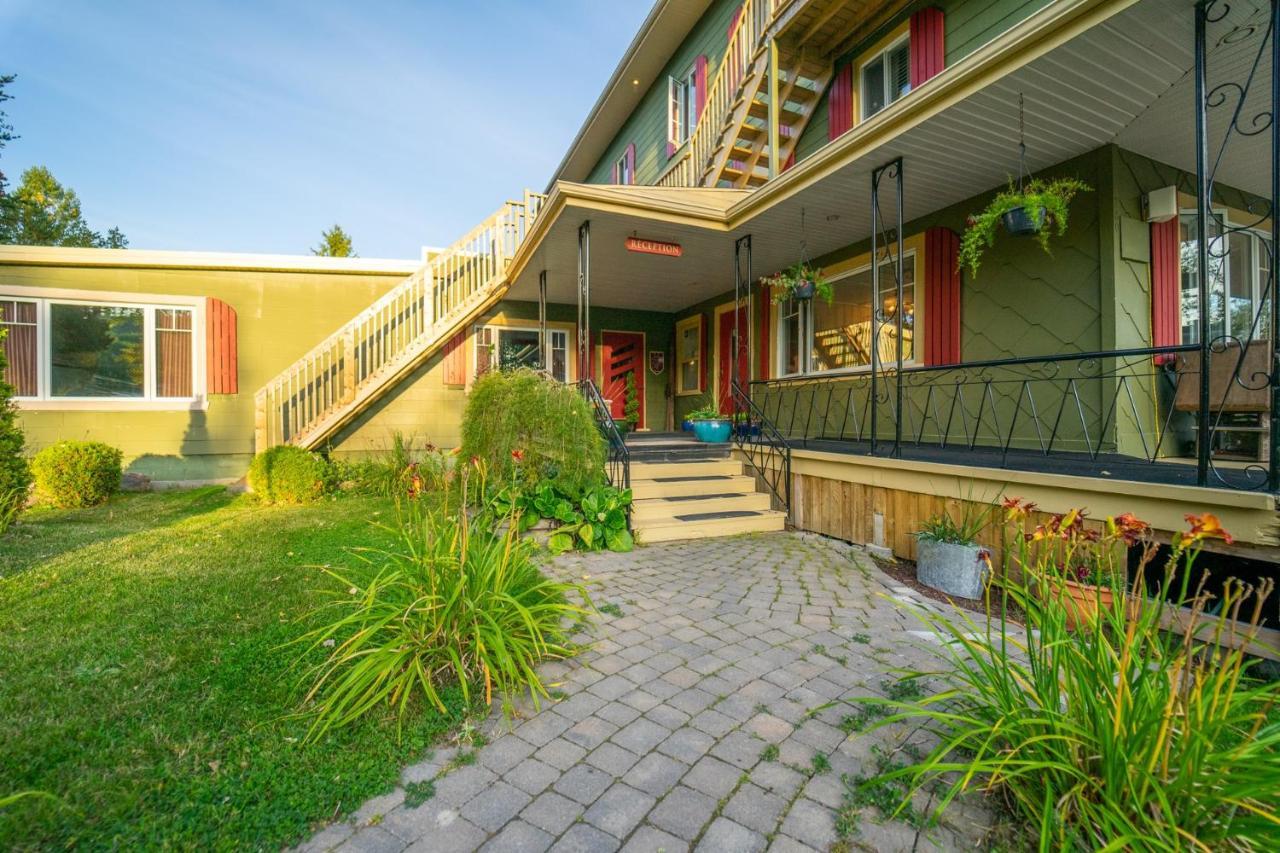 Auberge de la rive de Charlevoix - Auberge de jeunesse familiale pour voyageurs de tous âges Saint-Joseph-de-la-Rive Exterior foto
